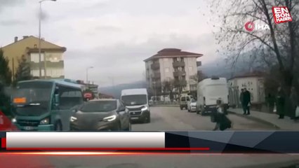 Karabük'te karşıdan karşıya geçen çocuk, aracın altında kalmaktan son anda kurtuldu