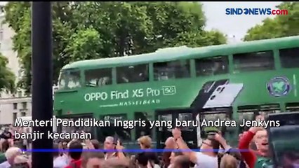 Acungkan Jari Tengah pada Pendemo, Menteri Pendidikan Inggris Banjir Kecaman