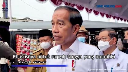 Presiden Jokowi Serahkan Bansos di Pasar Sukamandi