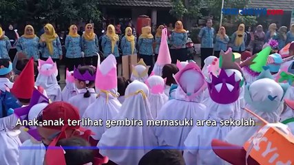 Hari Pertama Sekolah, Siswa Kelas Satu Tampil Menggemaskan di SDN Sarakan 1 dan 2