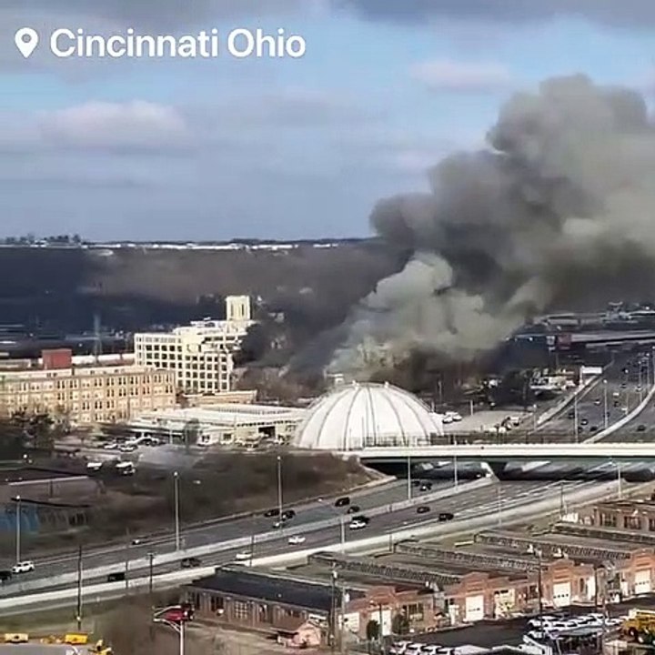 BREAKING: Multiple firefighters are battling a massive six alarm fire Cincinnati | Ohio