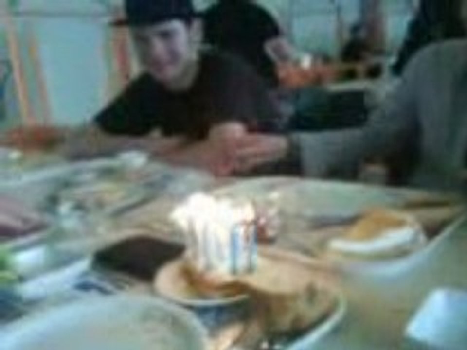 Soufflage de bougies au refectoire