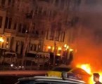 Beyoğlu'nda ticari taksinin alev alev yandığı anlar cep telefonu kamerasında