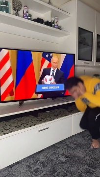 Передайте этому парню, что весь мир готов скинуться на мяч