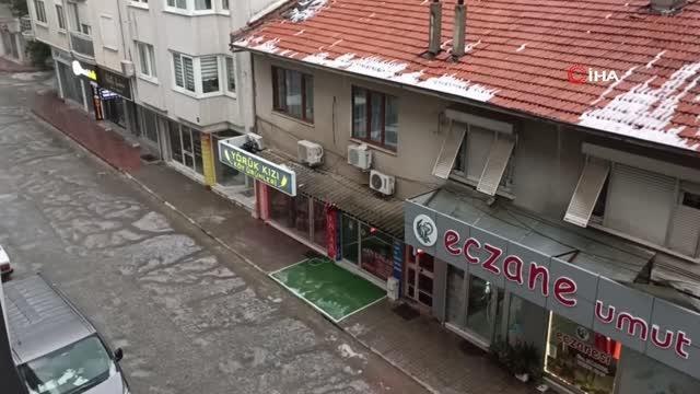 Balıkesir'de şiddetli dolu yağışı etkili oldu
