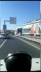 BAKIRKÖY'DE İKİ OTOMOBİLİN ÇARPIŞTIĞI KAZA KAMERADA