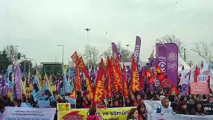 Yüzlerce kadın 8 Mart öncesi Kadıköy'de