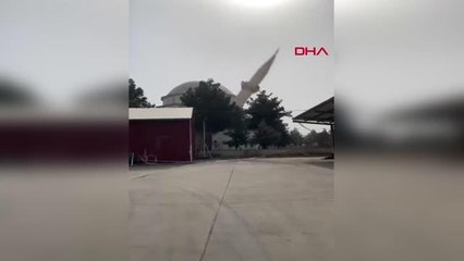 DİYARBAKIR'DA HASARLI CAMİ MİNARESİ KONTROLLÜ YIKILDI