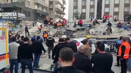 Şanlıurfa'da ağır hasarlı 7 katlı bina çöktü