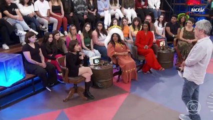 Klara Castanho chora ao falar sobre estupro no Altas Horas