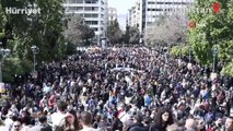 Atina'da tren kazası protestosunda göstericiler polisle çatıştı