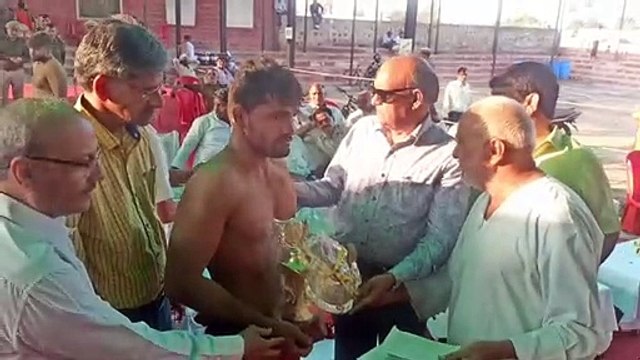 दीपक ने रोमांचक मुकाबले में जीता लोहागढ़ केसरी का खिताब