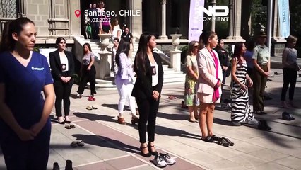 تنديداً بالعنف ضدهن.. تجمع نسائي في عاصمة تشيلي