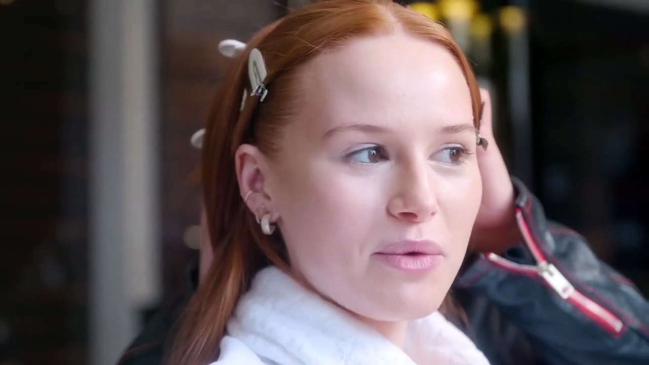 Madelaine Petsch se prépare pour le défilé Givenchy à la Fashion Week de Paris | Vanity Fair France