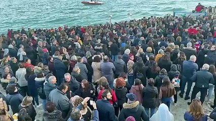 Vescovo Crotone: "Non vogliamo un’Europa con il filo spinato" - Video