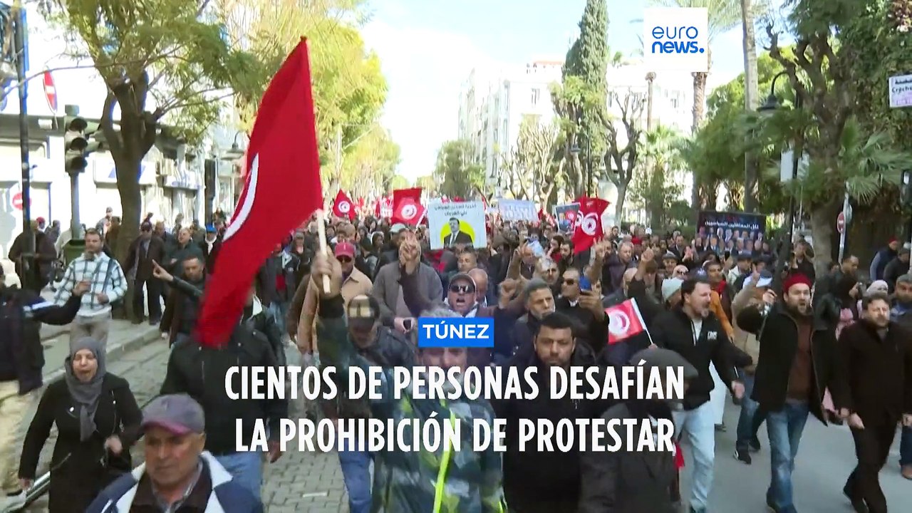 Cientos de personas protestan contra la campaña de arrestos de Said en Túnez