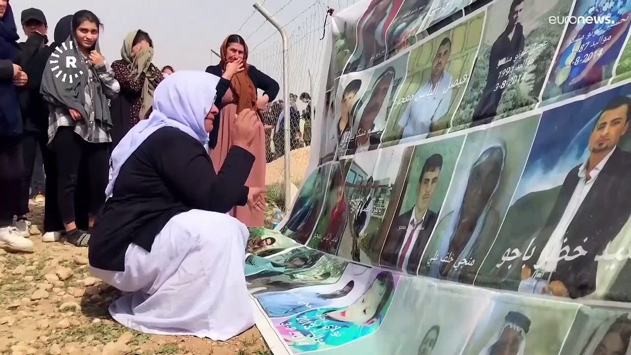 شاهد: فتح مقبرة جديدة تضم رفات إيزيديّين قتلهم تنظيم داعش في سنجار