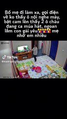 Bố mẹ đi làm xa, ông nội ở nhà trông cháu, ca múa hát dỗ cực khéo
