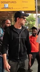 Hrithik Roshan का एयरपोर्ट पर कूल अंदाज
