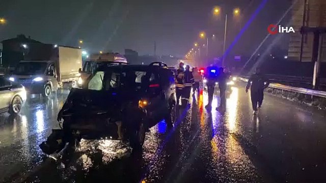 D-100’de bariyere çarpan hafif ticari aracın sürücüsü yaralandı