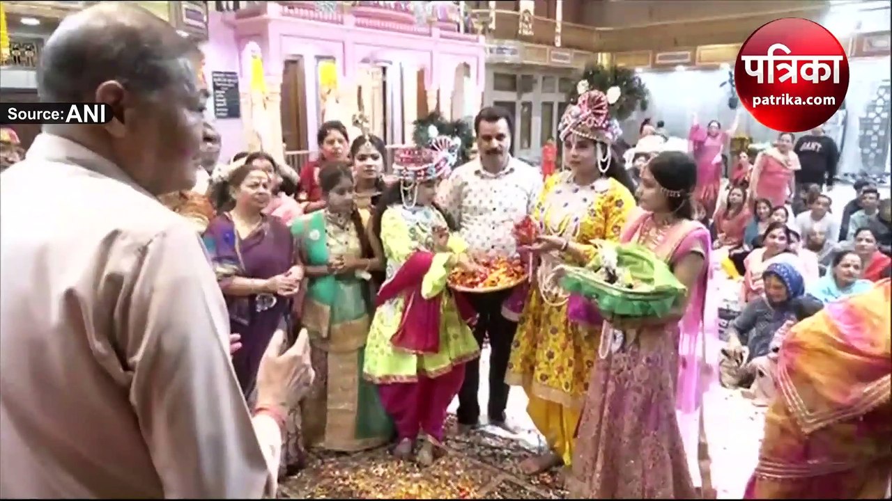 देशभर में होली की धूम: अमृतसर में खेली गई फूलों...