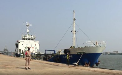 จับเรือขนน้ำมันเถื่อน คาปากแม่น้ำเจ้าพระยา กว่า 7 แสนลิตร