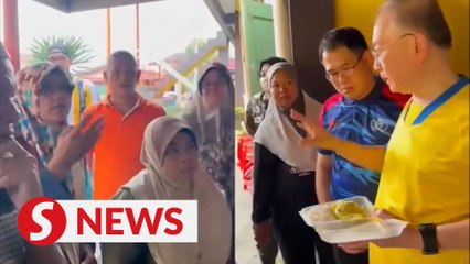 Dr Wee slams poor quality food for flood victims