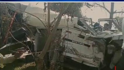 वैशाली: तीन वाहनों की हुई भीषण टक्कर, बोलेरो के उड़े परखच्चे