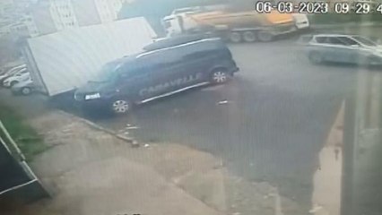 KARTAL'DA KAYAN HAFRİYAT KAMYONU 13 ARACA ÇARPTI