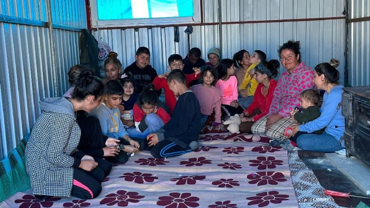 Çaresizlik sürüyor: 9 aile tüm birikimini birleştirip konteyner ev aldı