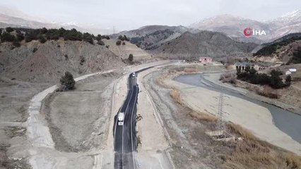Karayolundaki hasar depremin boyutunu gözler önüne serdi