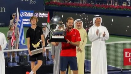 Tennis, il russo Medvedev straccia Rublev e trionfa a Dubai