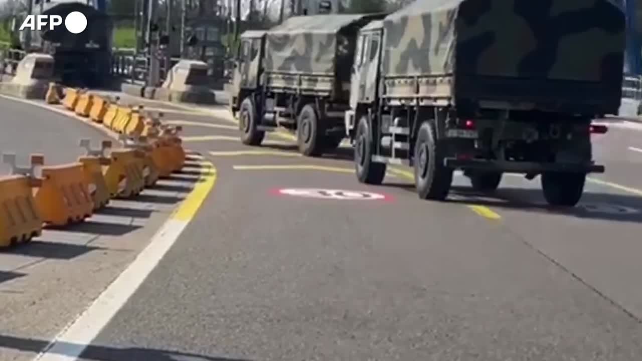 I giorni del caos Covid, "stupido fare tamponi a tutti"