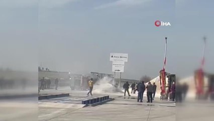 Benzin istasyonun yanında alev alan araç paniğe neden oldu