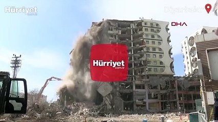 Galeria Sitesi'nin 1 bloku yıkım sırasında çöktü; o anlar kamerada