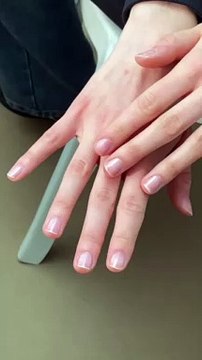 FASHION WEEK Ongles naturels : ce combo de vernis offre une manucure parfaite en moins de 3 minutes
