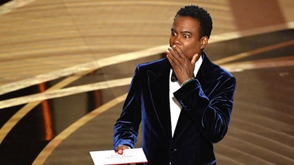 Chris Rock reacciona a la bofetada de Will Smith en los Oscar un año después