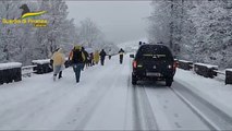 Pullman di turisti bloccato dalla neve sull'Etna, video dei soccorsi