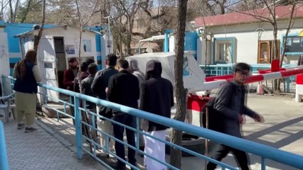 Afganistan'da üniversiteler kız öğrenciler olmadan eğitime başladı