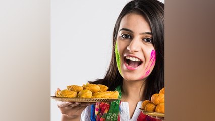 होली 2023: एक दिन में कितनी गुजिया खानी चाहिए ? । Yk Din Me Kitni Gujiya Khani Chahiye । Boldsky