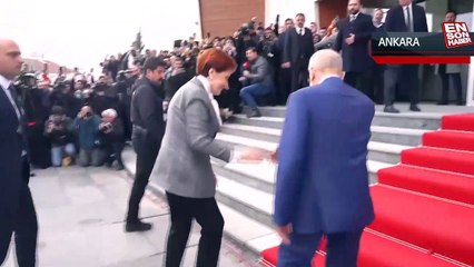 Tải video: Meral Akşener, Saadet Partisi Genel Merkezi'ne geldi