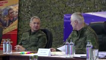 Ministro de Defensa ruso visita el frente en Ucrania, en plena batalla de Bajmut