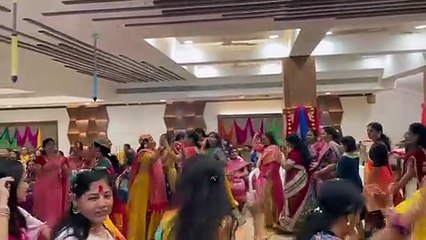 होलिया में उड़े रे गुलाल... महिलाओं ने किया नृत्य धमाल