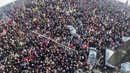 Télécharger la video: Saadet Partisi Genel Merkezi önünden 