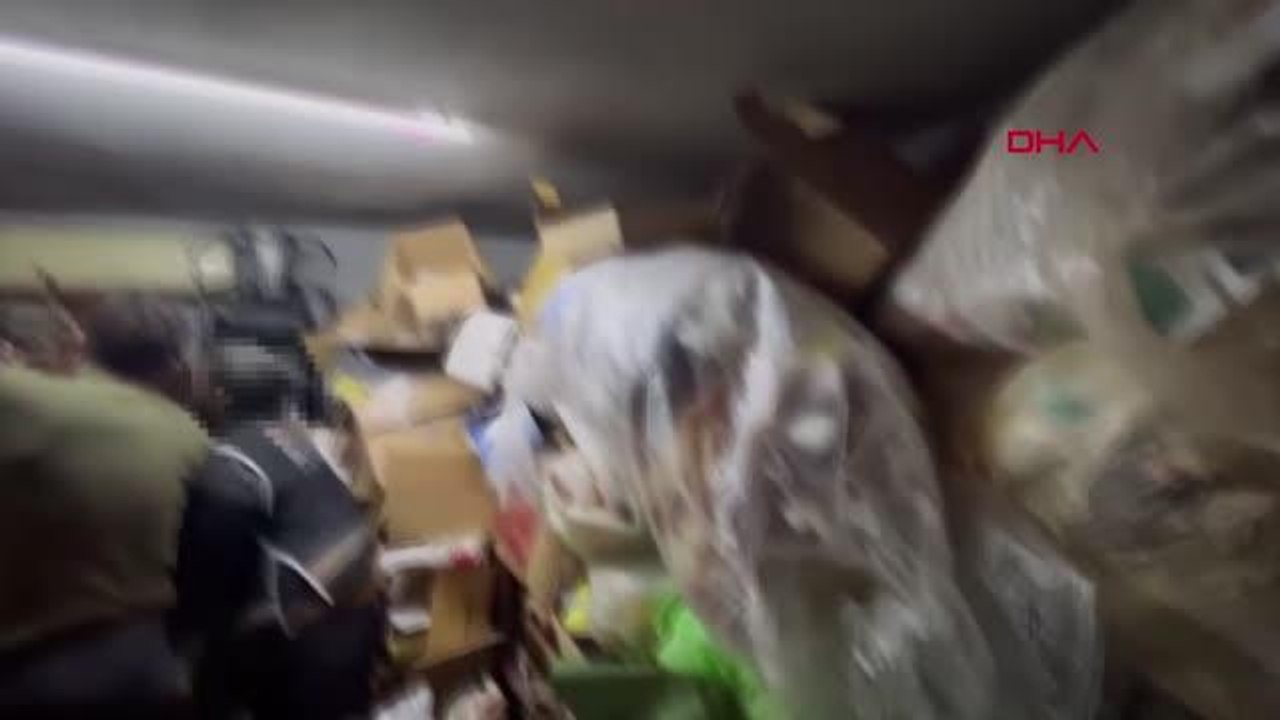 İSTANBUL-İSTANBUL'DA TARİHİ ESER KAÇAKÇILARIN OPERASYON: ÇOK SAYIDA TARİHİ ESER ELE GEÇİRİLDİ