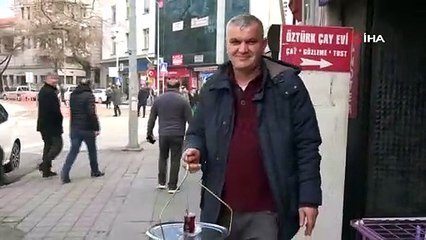 Yıllarca çay getirdiği kurumdan ilk EYT'li olmanın mutluluğunu yaşıyor