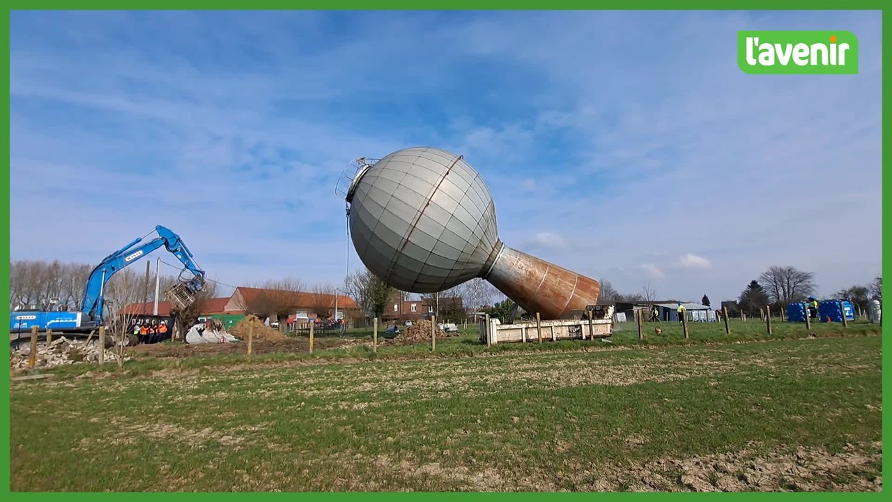 La démolition du château d'eau de Taintignies