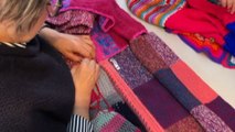 A Modena coperte di lana per dire no alla violenza sulle donne