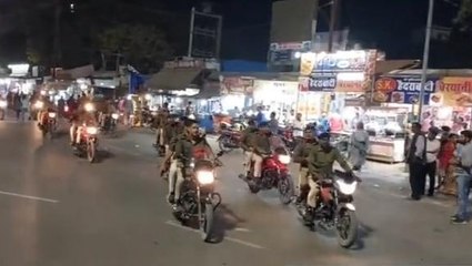 गोपालगंज: होली और सब-ए-बारात को लेकर डीएम-एसपी ने निकाला फ्लैग मार्च, दिया संदेश