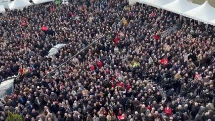 Akşener yeniden 6'lı Masa'da! Saadet Partisi Genel Merkezi önünde mahşeri kalabalık var, gözler çıkacak kararda